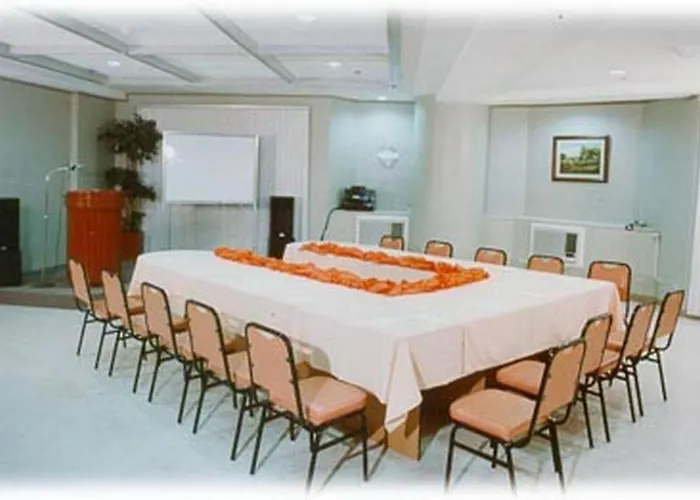Richmond Plaza Hotel 3*