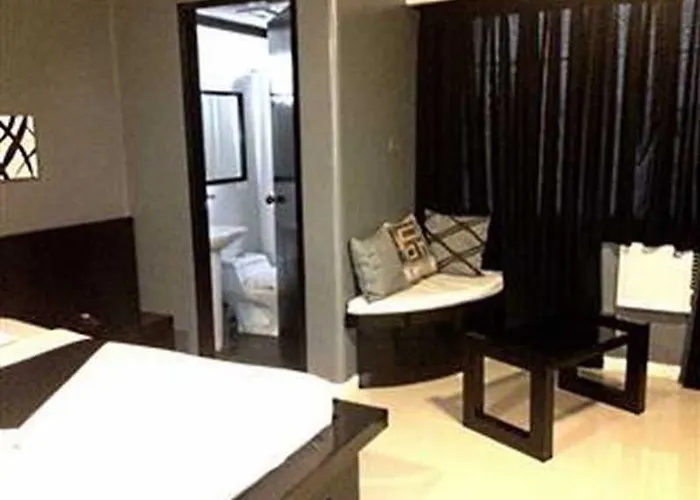 Richmond Plaza 3*